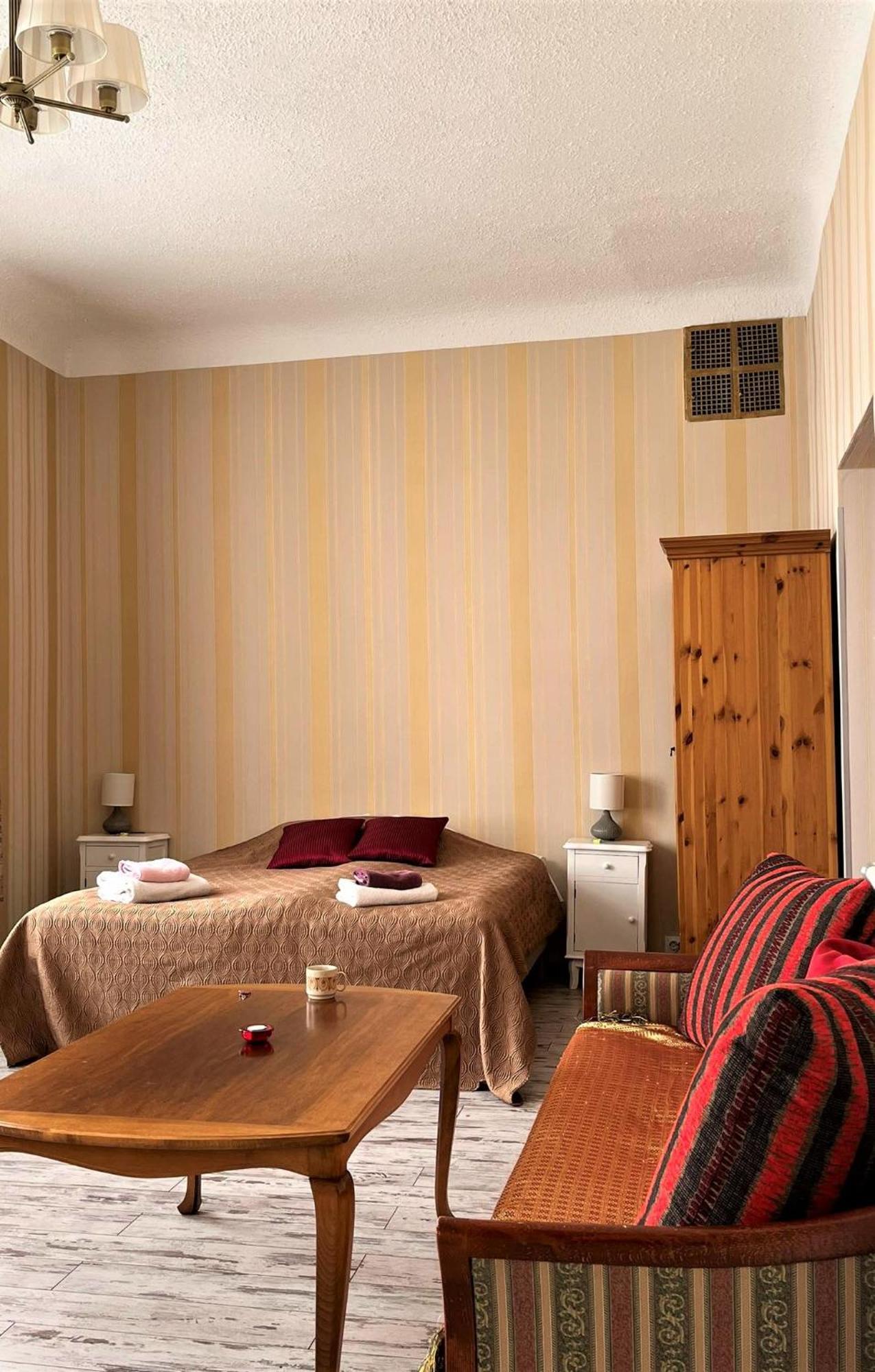 Godart Rooms Guesthouse Талин Екстериор снимка