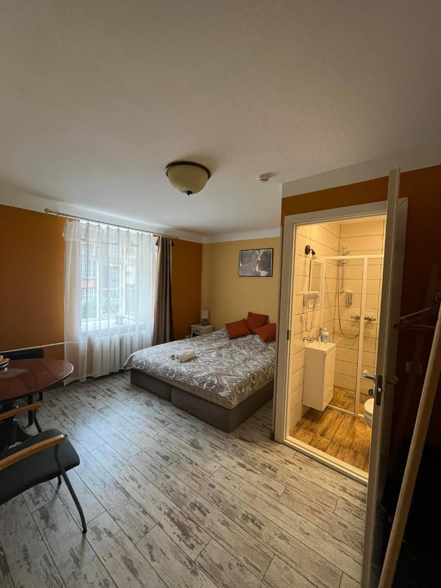 Godart Rooms Guesthouse Талин Екстериор снимка