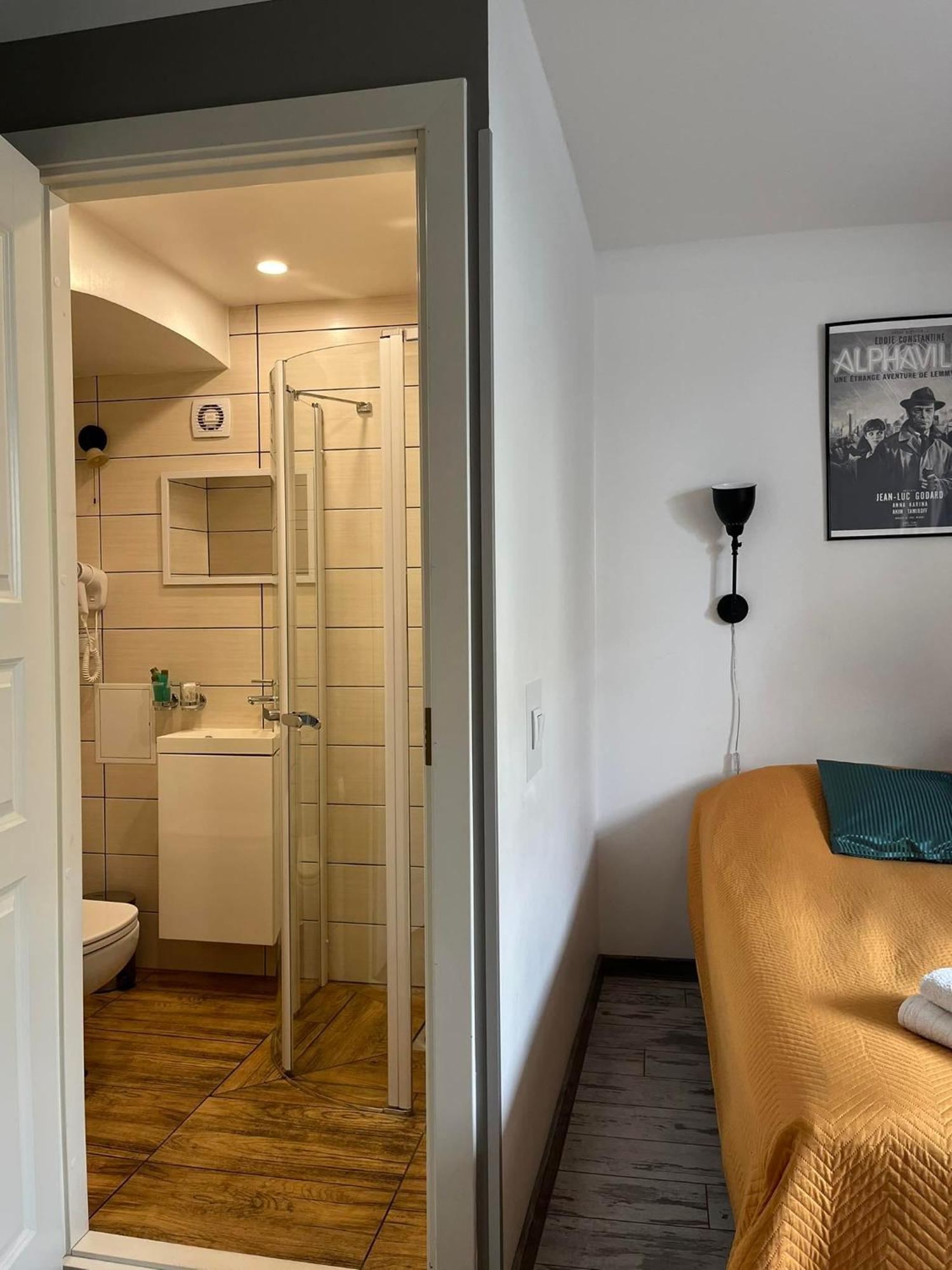 Godart Rooms Guesthouse Талин Екстериор снимка